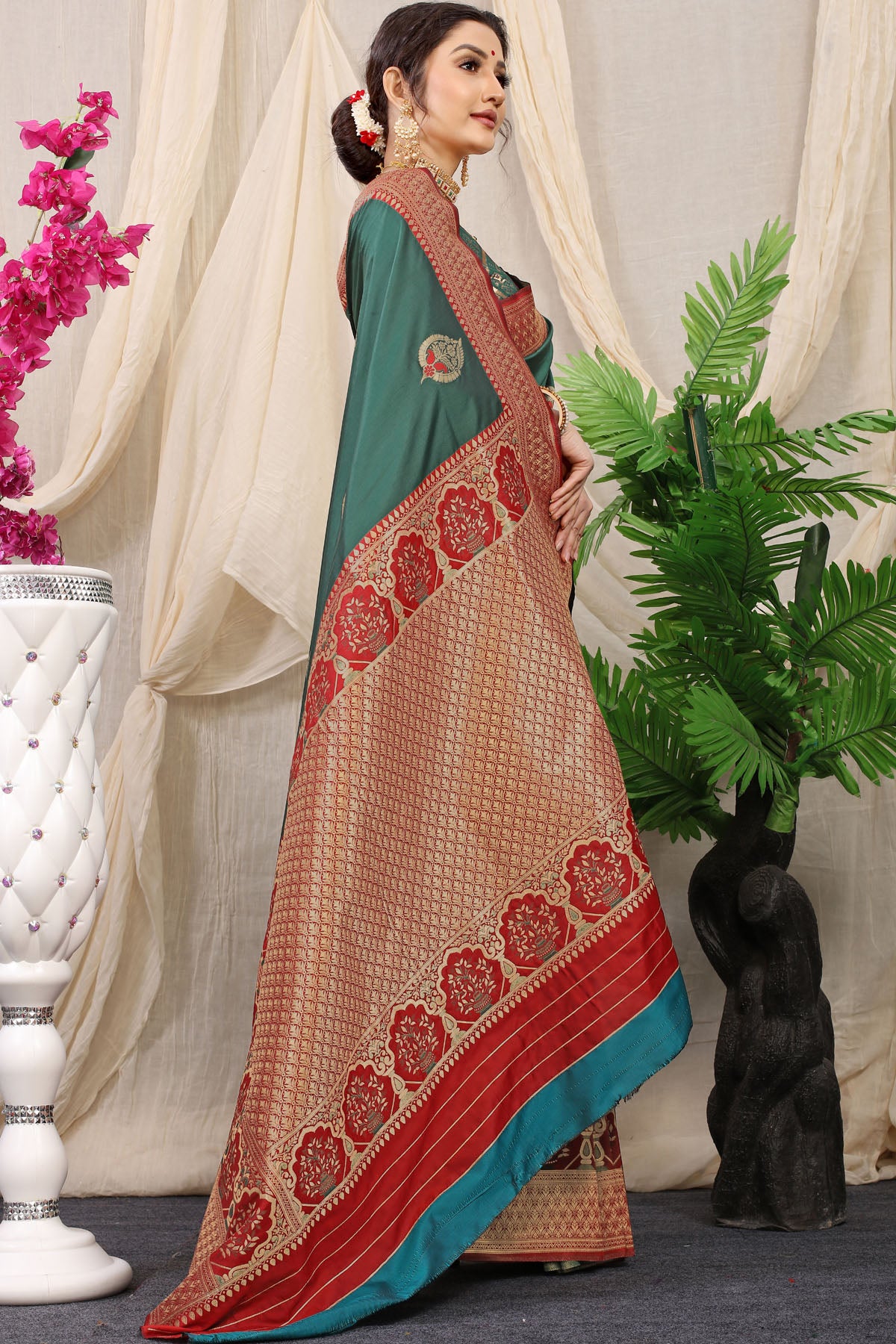 Jasmin Jacquard Pattern Kanchipuram Pure Silk Saree