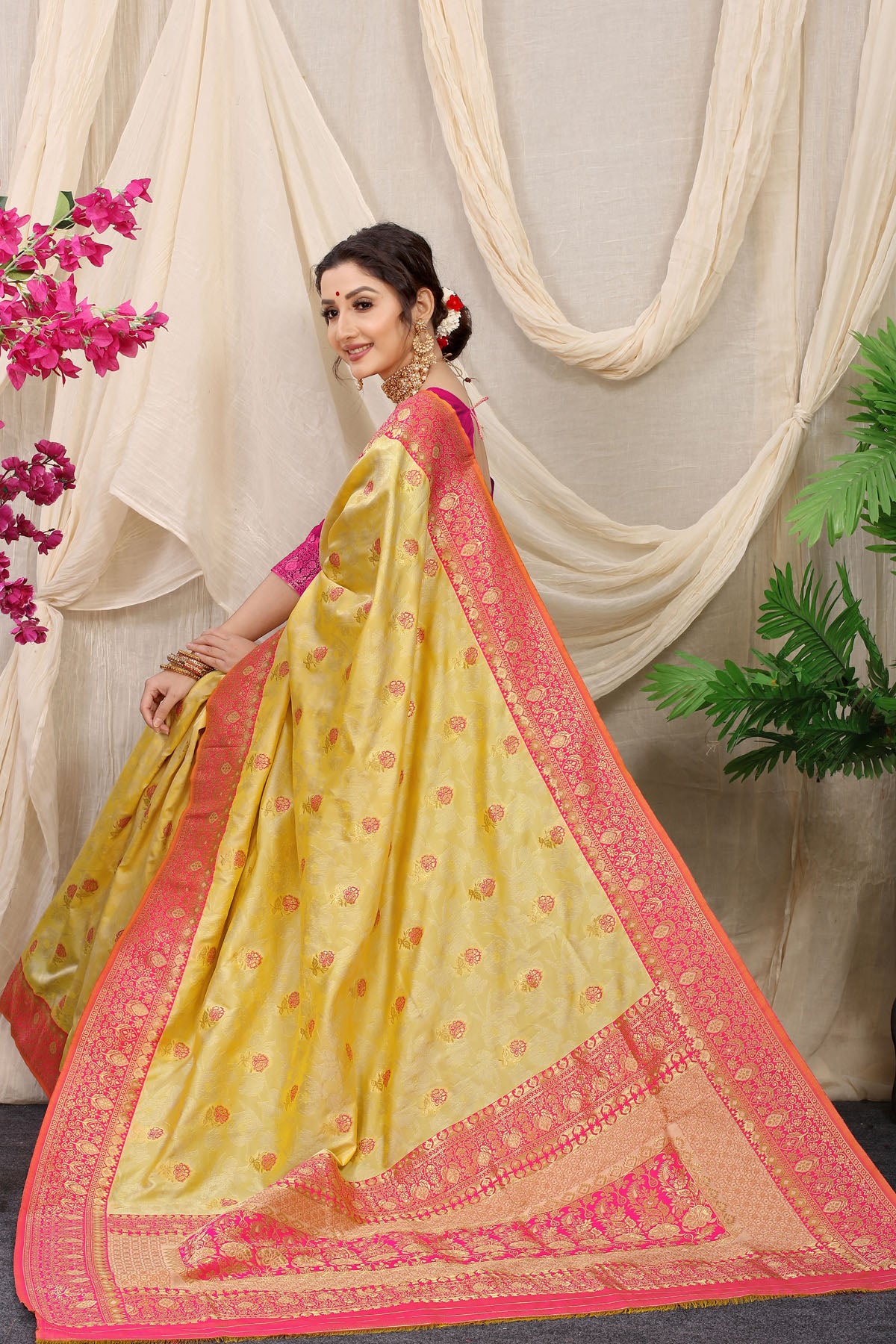 Kritika Jacquard Pattern Kanchipuram Pure Silk Saree