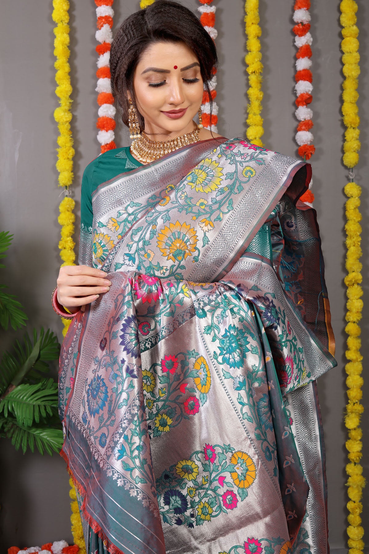 VastraParidhan Jacquard Pattern Kanchipuram Pure Silk Saree