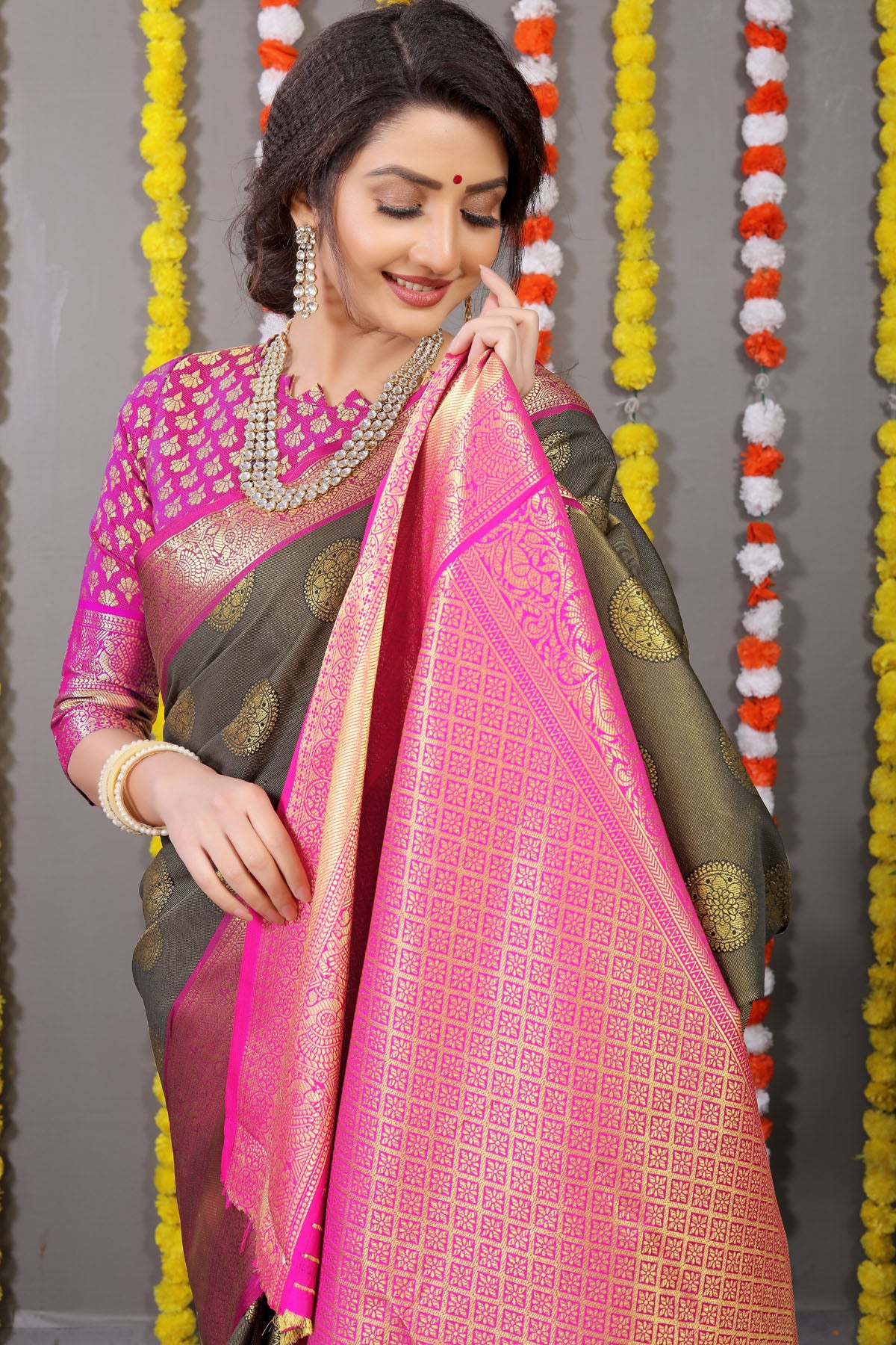 Sanvi Jacquard Pattern Kanchipuram Pure Silk Saree