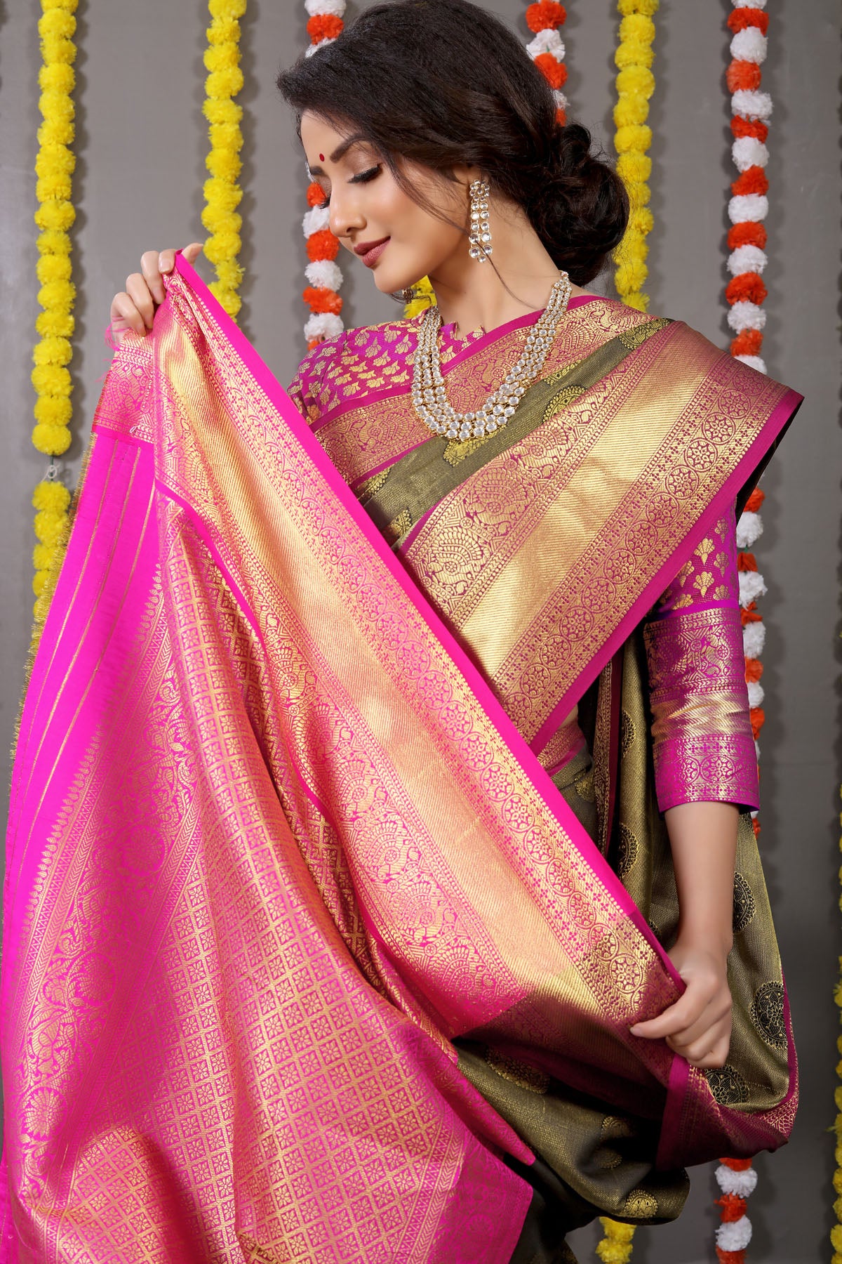 Sanvi Jacquard Pattern Kanchipuram Pure Silk Saree