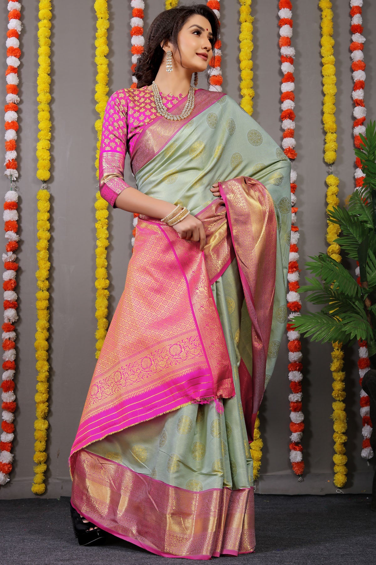 Sanvi Jacquard Pattern Kanchipuram Pure Silk Saree