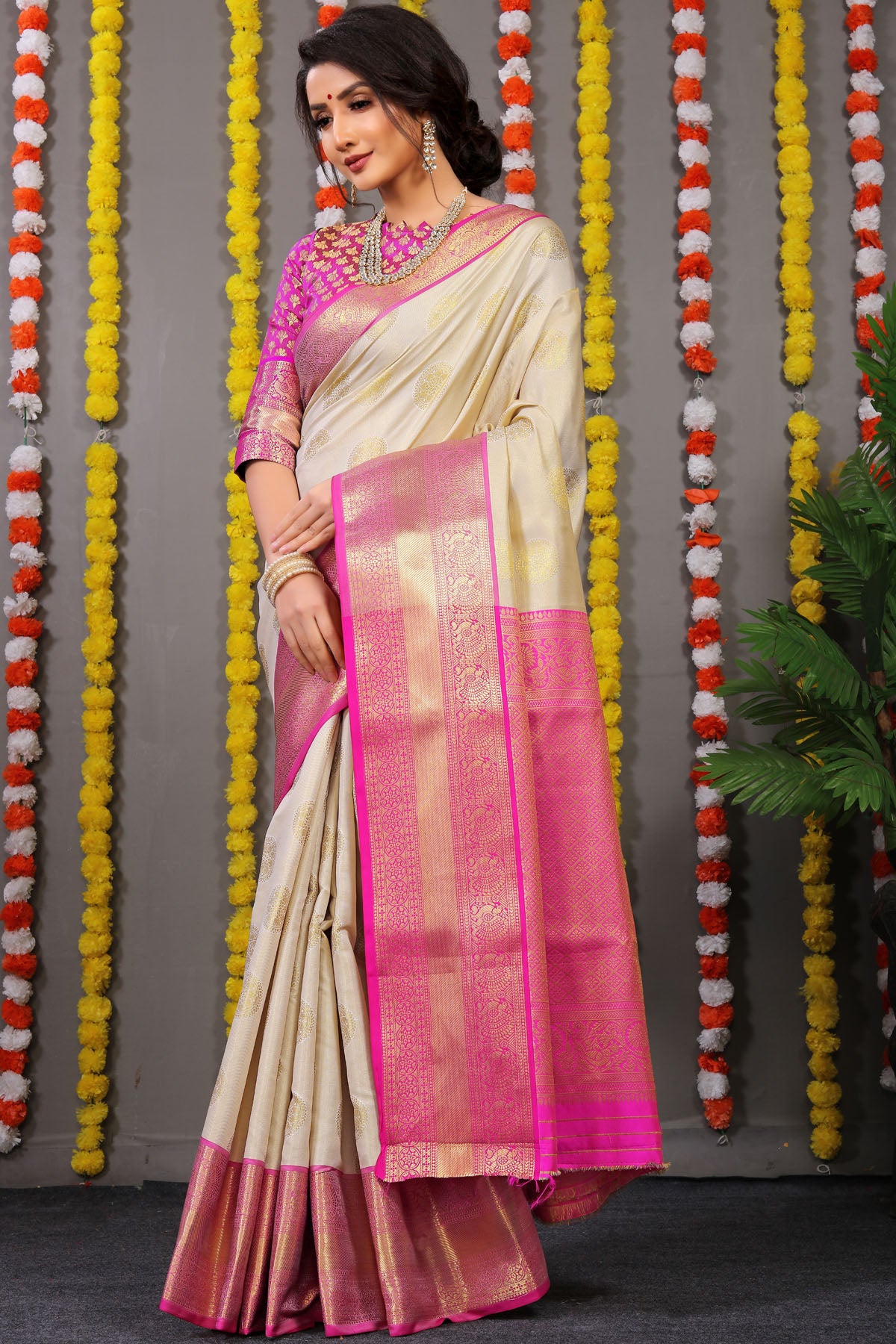 Sanvi Jacquard Pattern Kanchipuram Pure Silk Saree