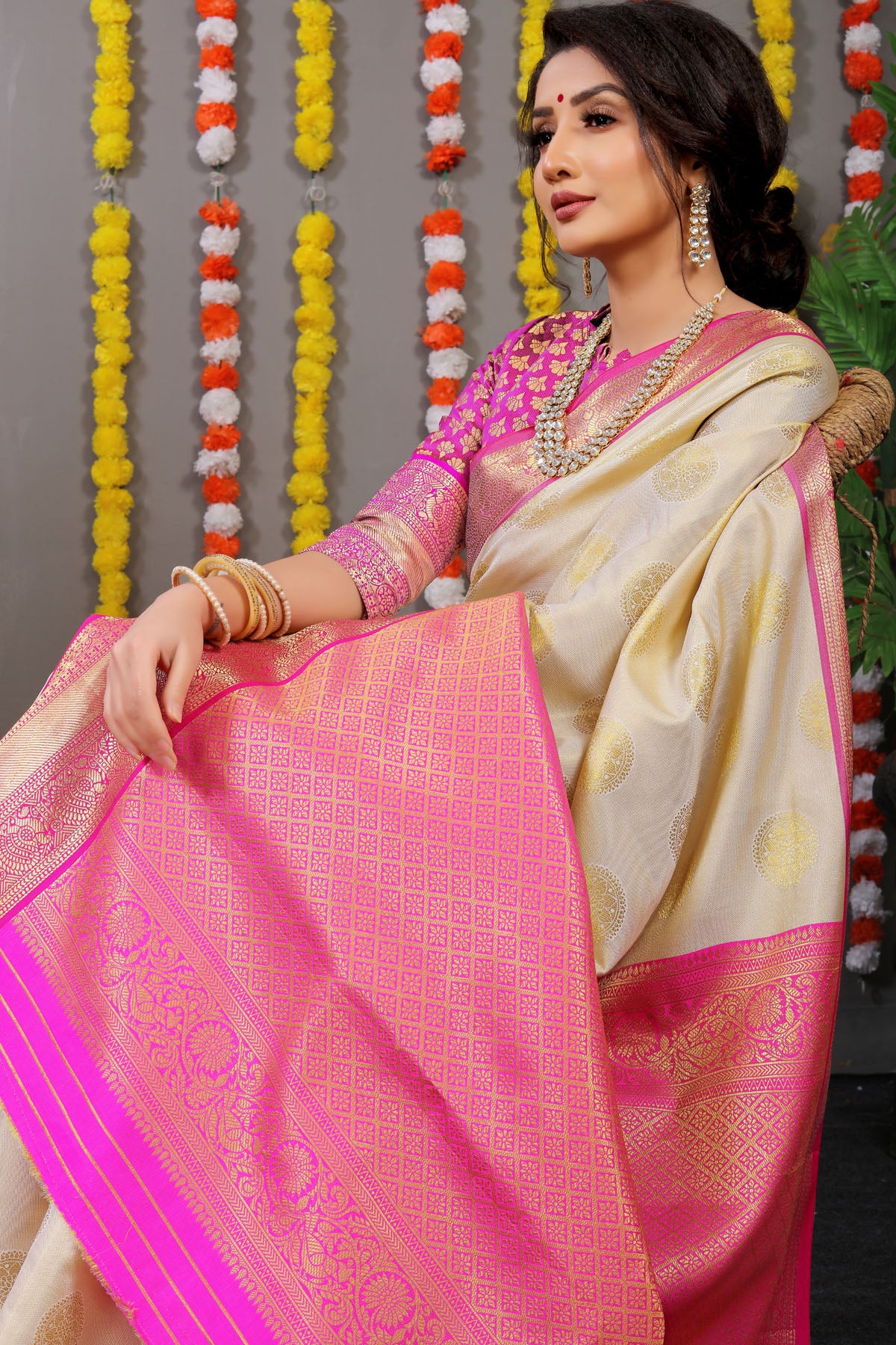 Sanvi Jacquard Pattern Kanchipuram Pure Silk Saree