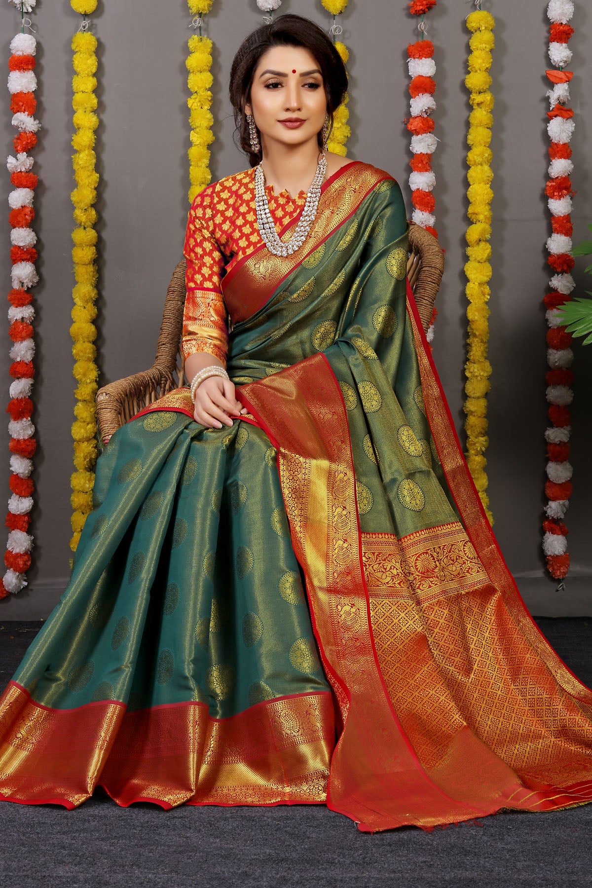 Sanvi Jacquard Pattern Kanchipuram Pure Silk Saree