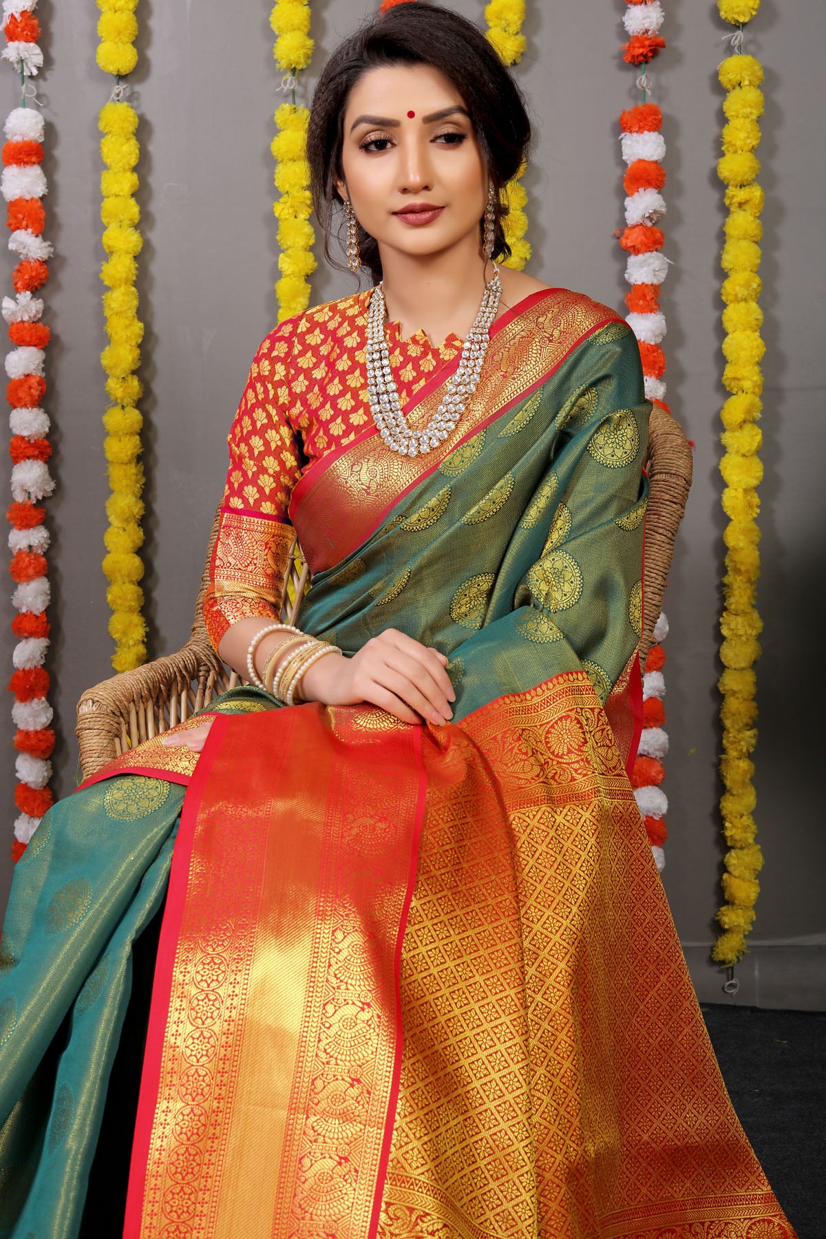 Sanvi Jacquard Pattern Kanchipuram Pure Silk Saree