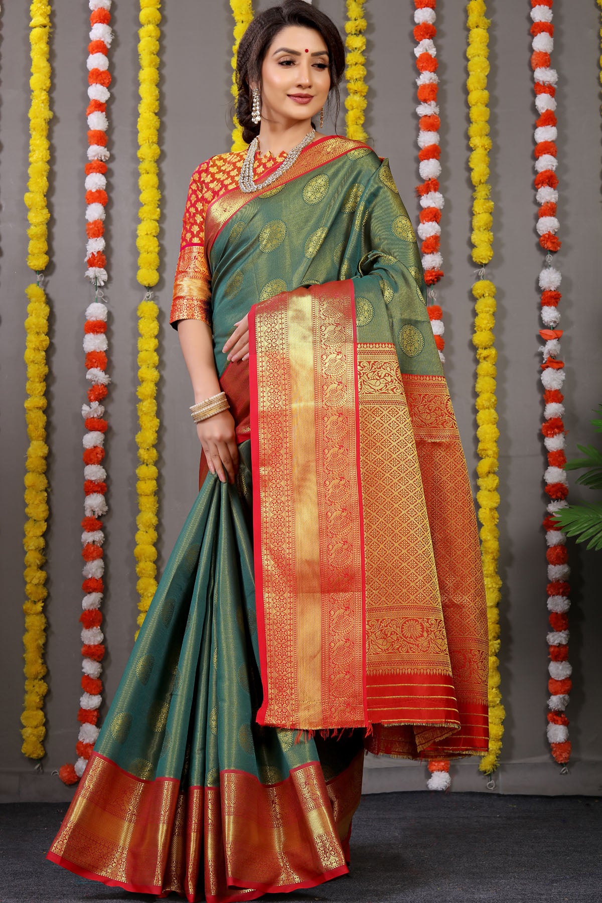 Sanvi Jacquard Pattern Kanchipuram Pure Silk Saree