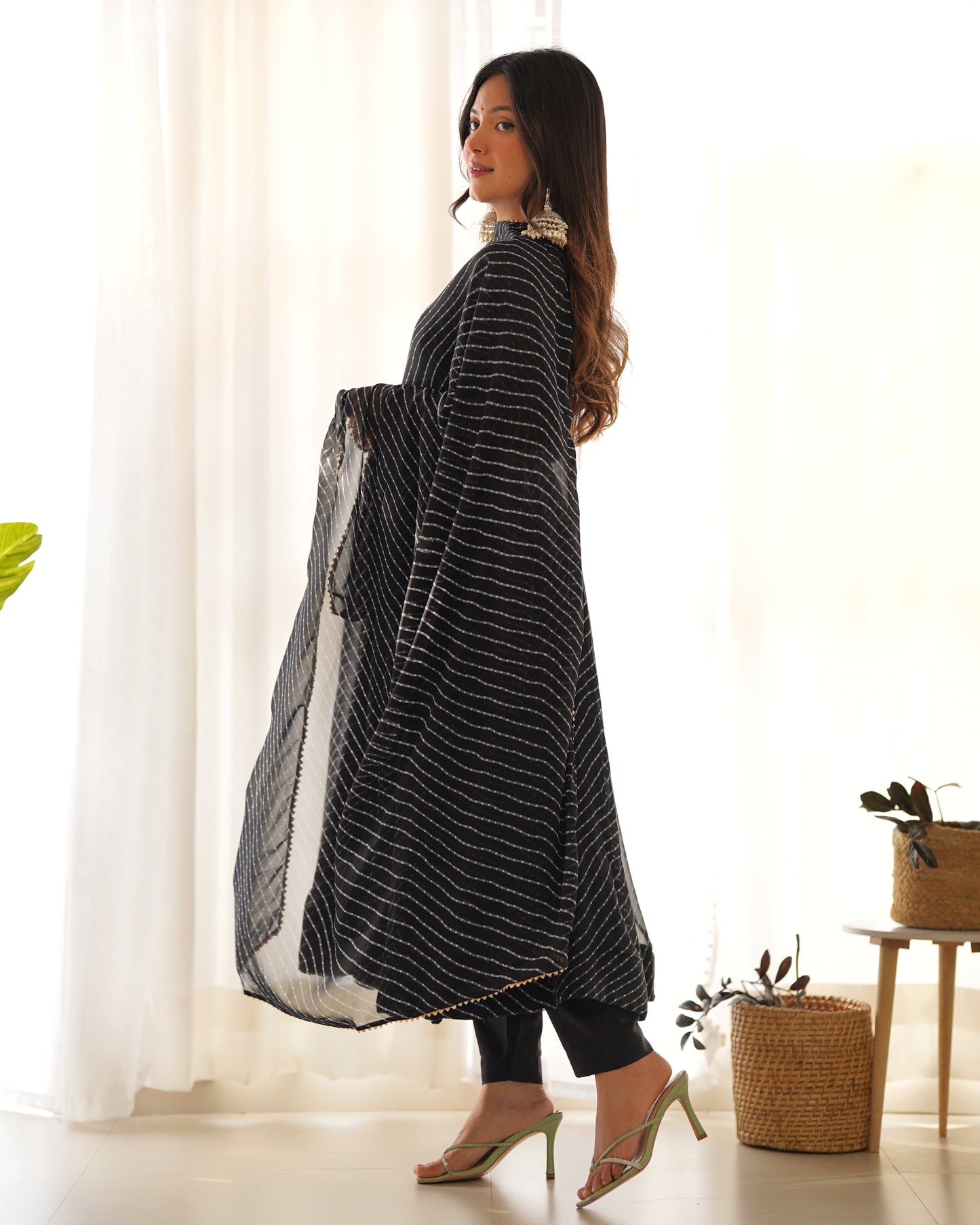 Fox Georgette Laheriya Print Fabric Fully Flair Anarkali Kurti Dupatta And Pent