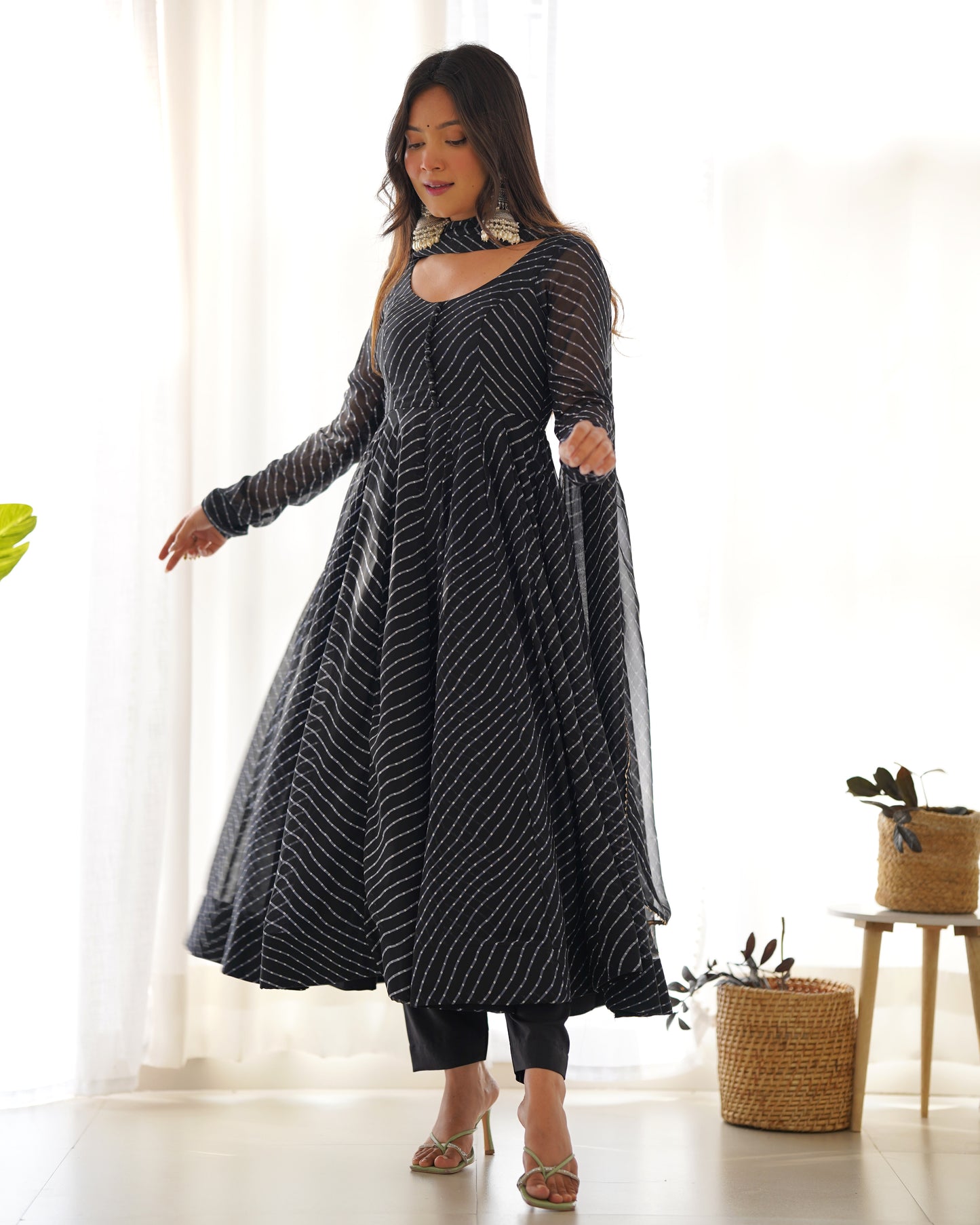 Fox Georgette Laheriya Print Fabric Fully Flair Anarkali Kurti Dupatta And Pent