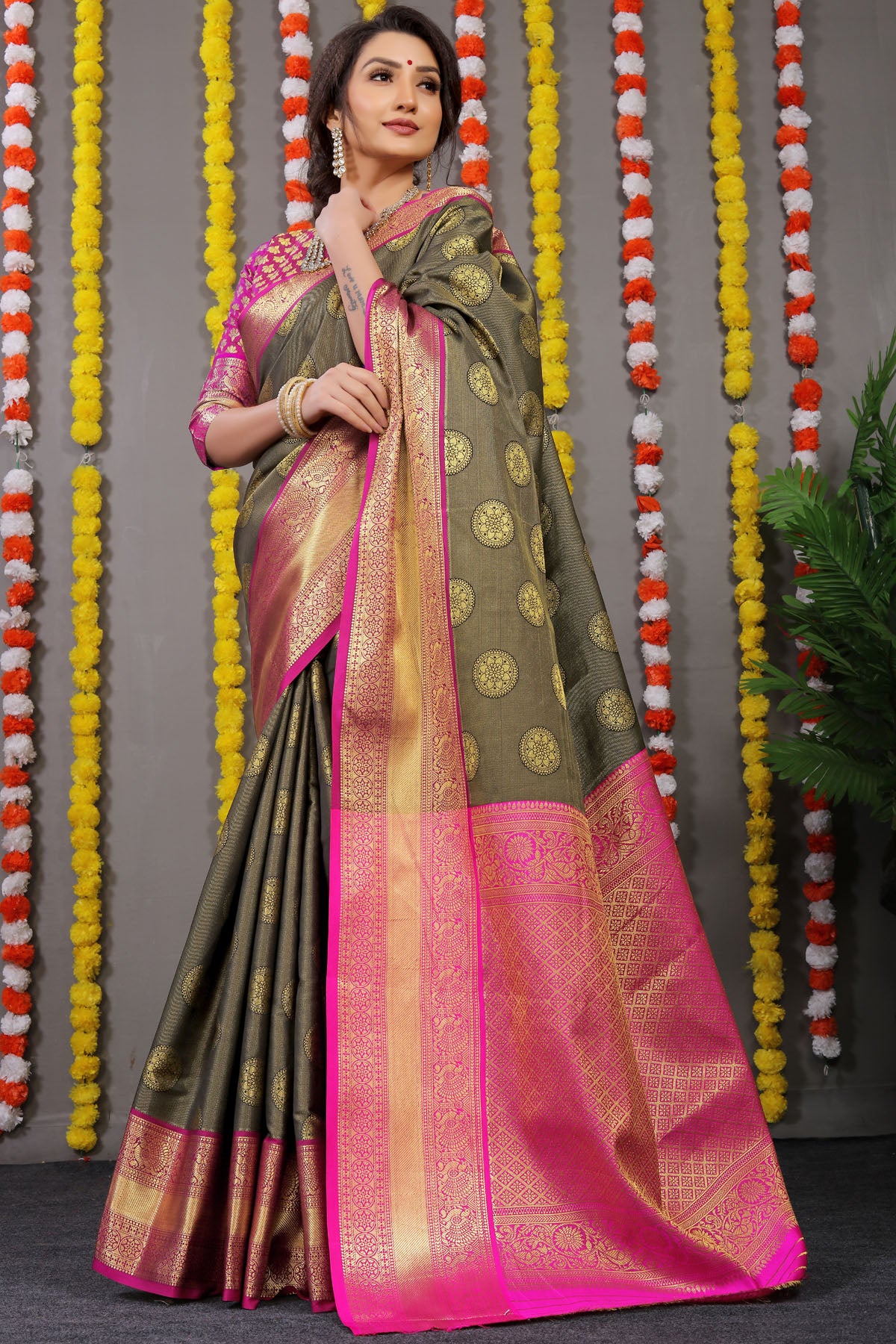 Sanvi Jacquard Pattern Kanchipuram Pure Silk Saree